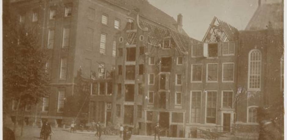 Demolition of the buildings on the Spui (left) next to Maagdenhuis